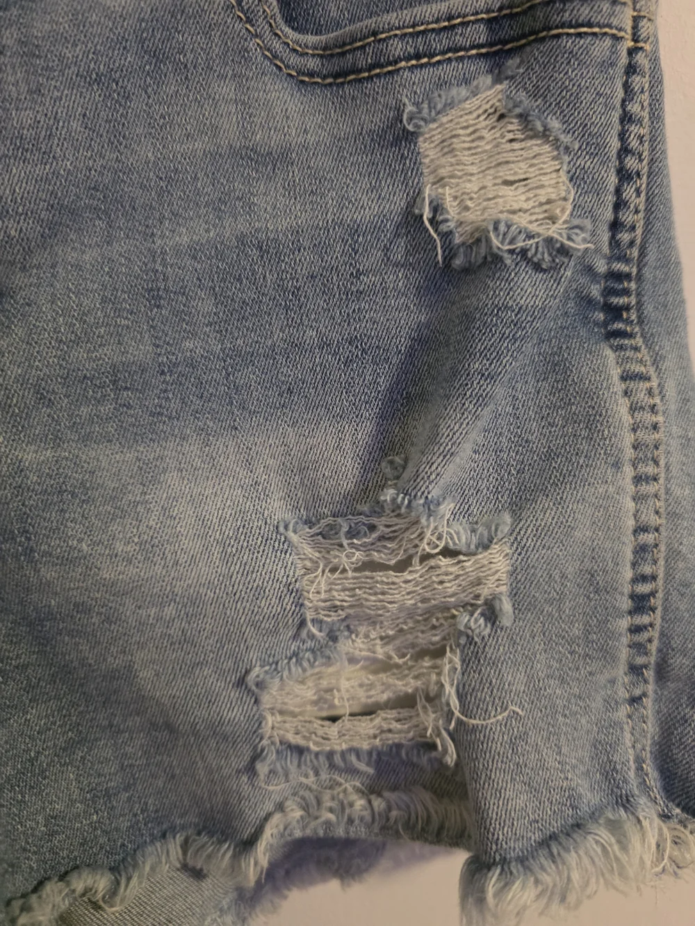 Hollister Distressed Denim Shorts Women’s W25 Mid-Rise Light Wash Frayed Hem Cas - Picture 4 of 11